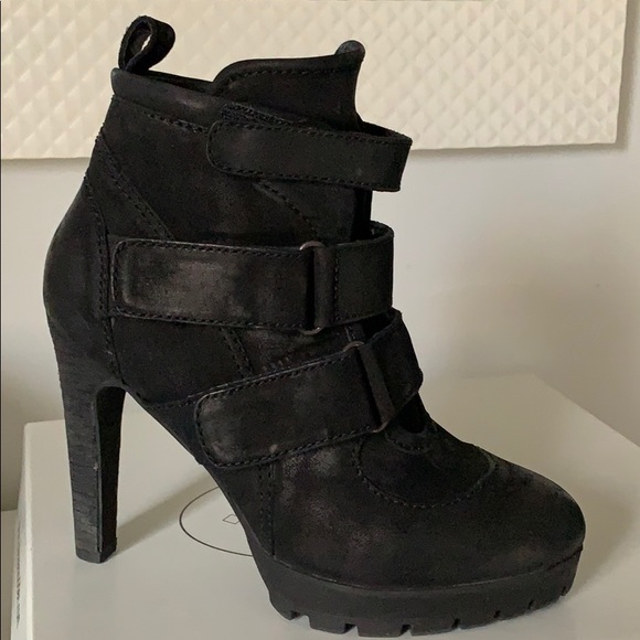 KOLA Leather Bootie - Picture 3 of 7